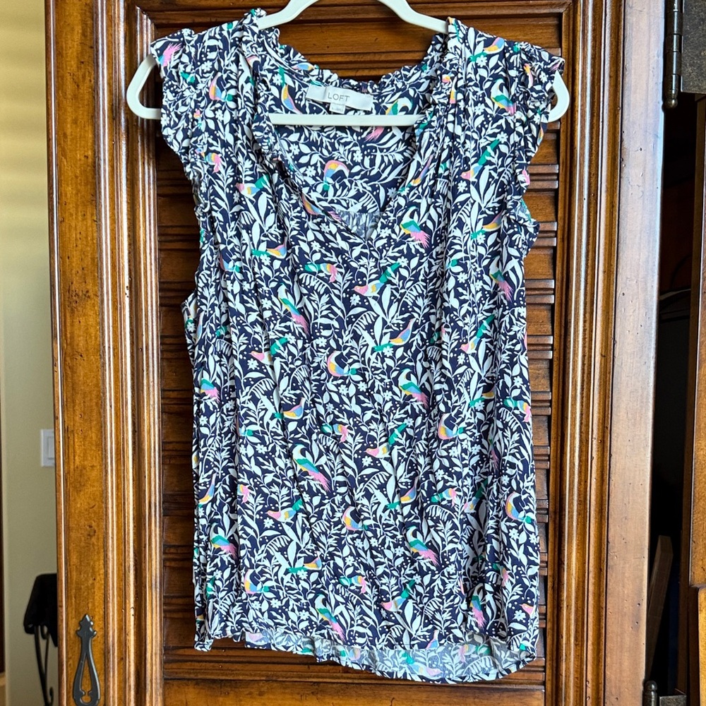 SALE 🌸LOFT Floral Print Sleeveless Top